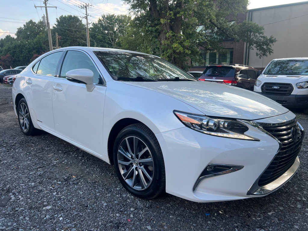 2016 Lexus ES Image 3