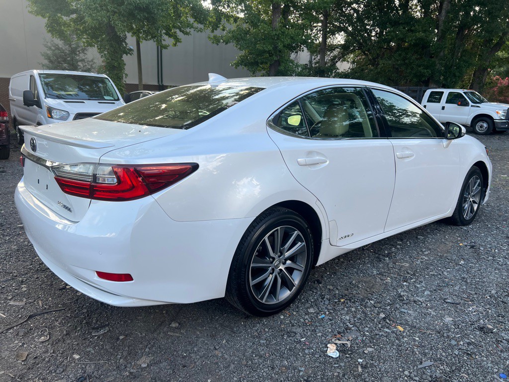 2016 Lexus ES Image 4