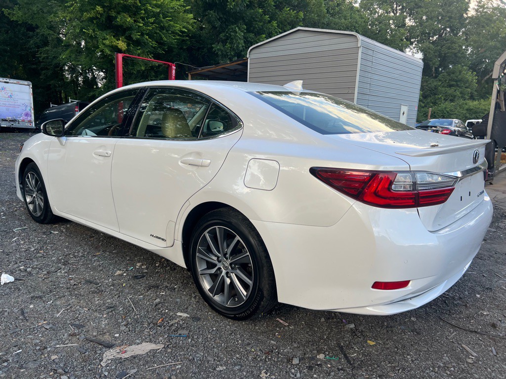 2016 Lexus ES Image 5