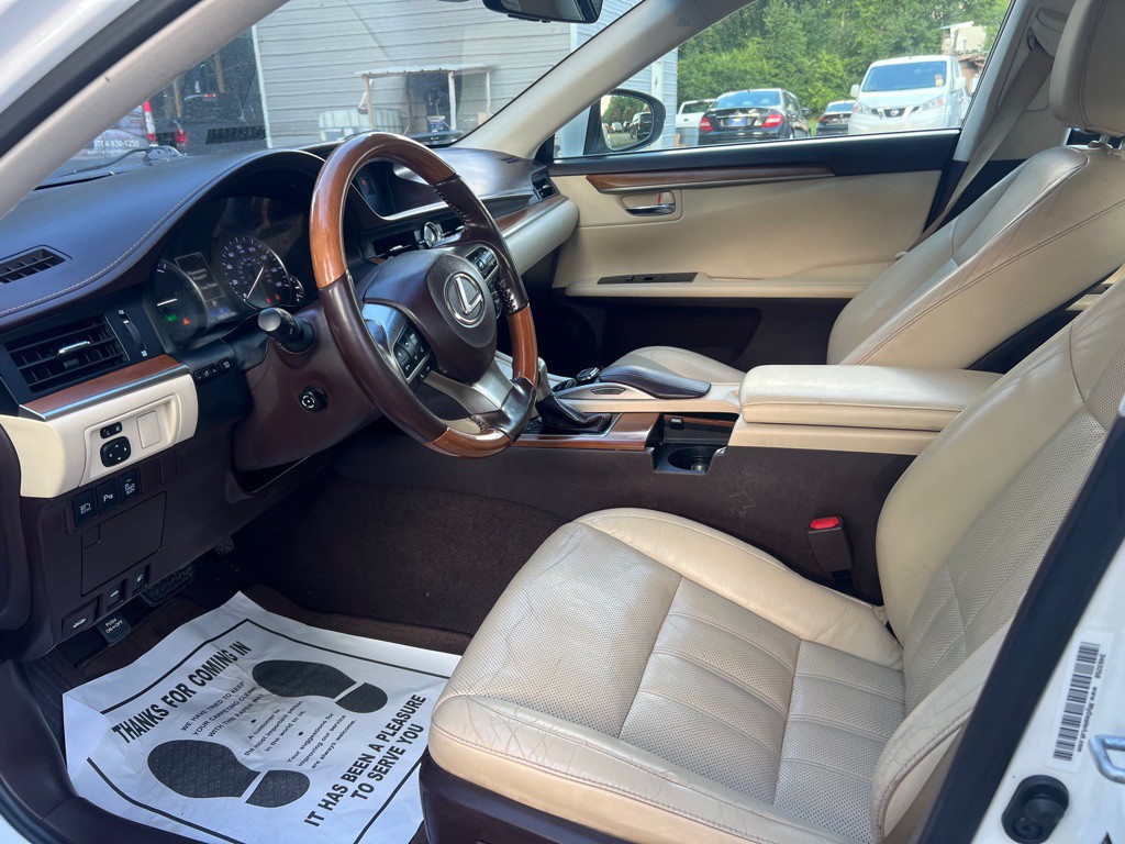 2016 Lexus ES Image 10