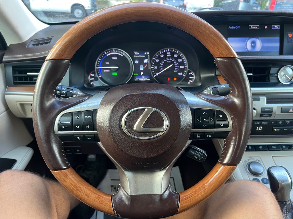 2016 Lexus ES Image 14
