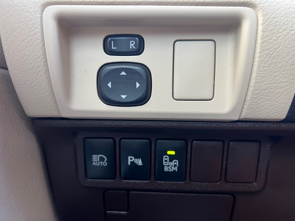 2016 Lexus ES Image 22