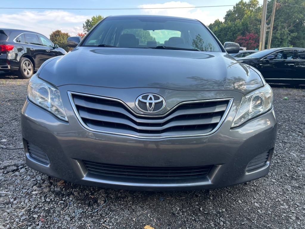 2010 Toyota Camry Image 2