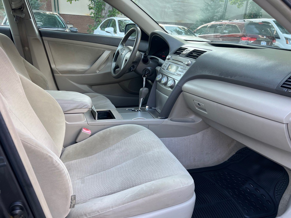 2010 Toyota Camry Image 10