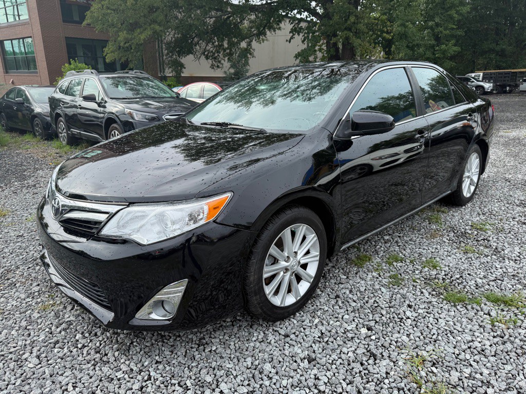 2014 Toyota Camry Image 1
