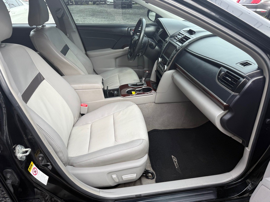 2014 Toyota Camry Image 6