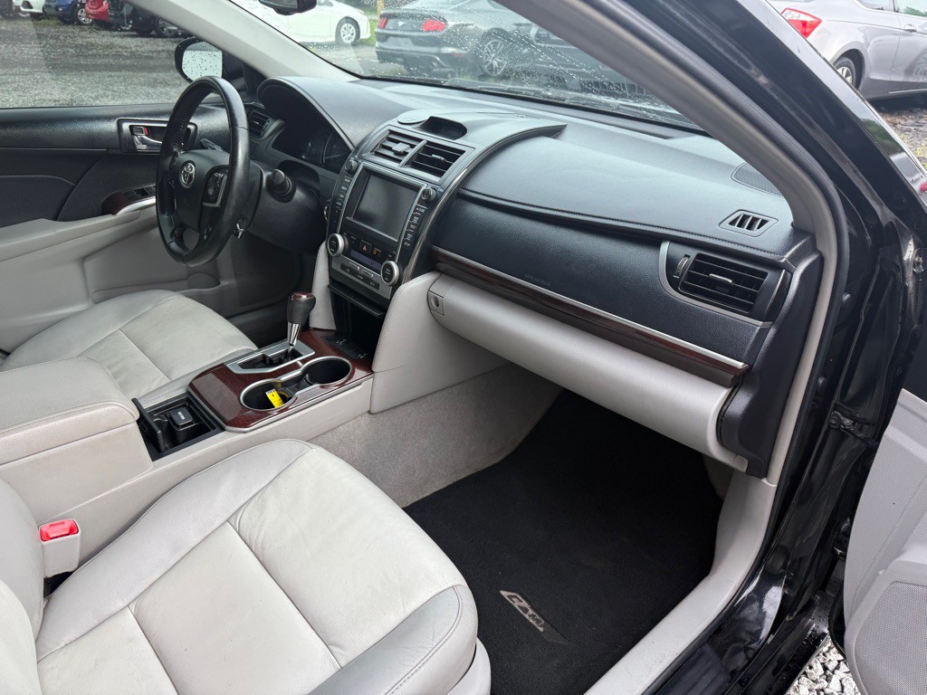 2014 Toyota Camry Image 7