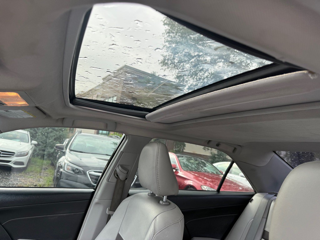 2014 Toyota Camry Image 11