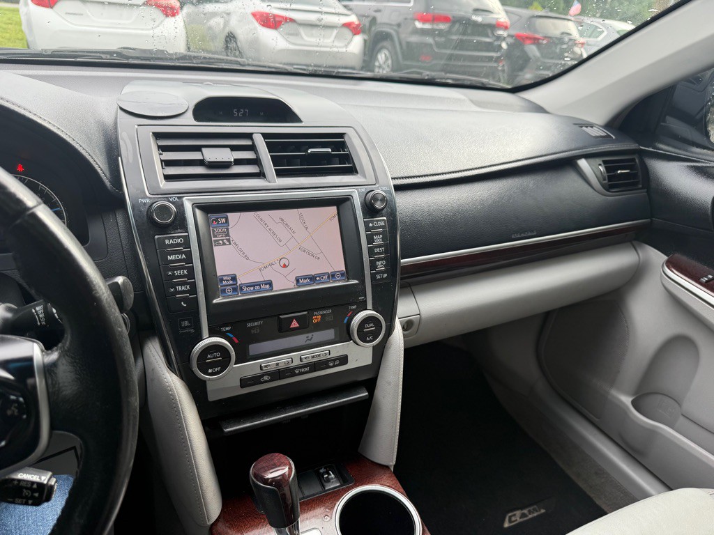 2014 Toyota Camry Image 14