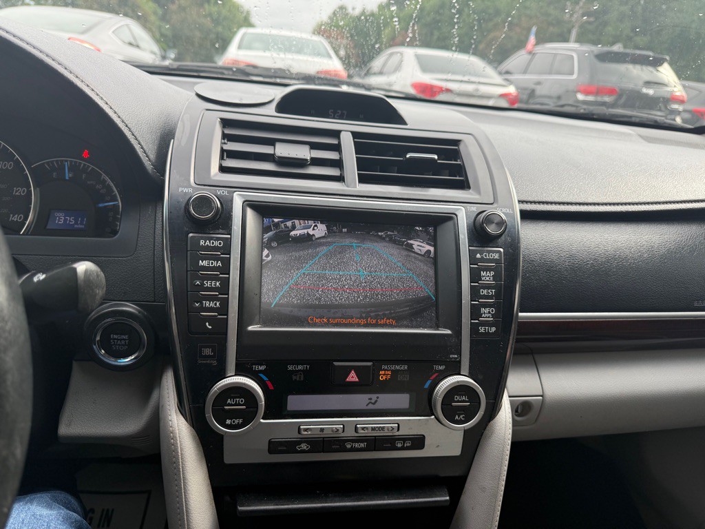 2014 Toyota Camry Image 15