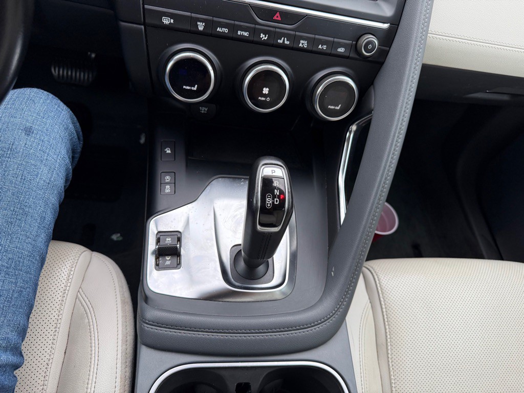 2020 Jaguar E-pace Image 15