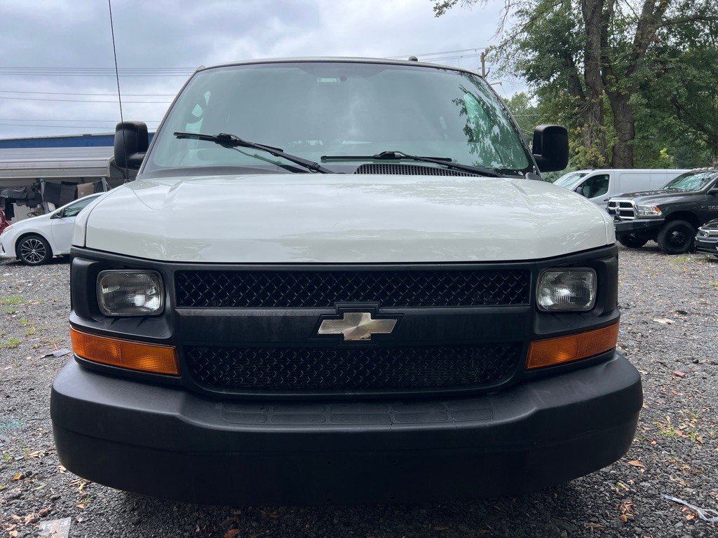 2011 Chevrolet Express Image 2