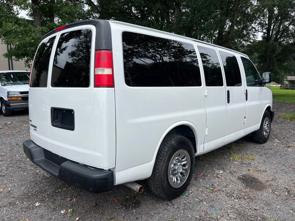 2011 Chevrolet Express Image 4