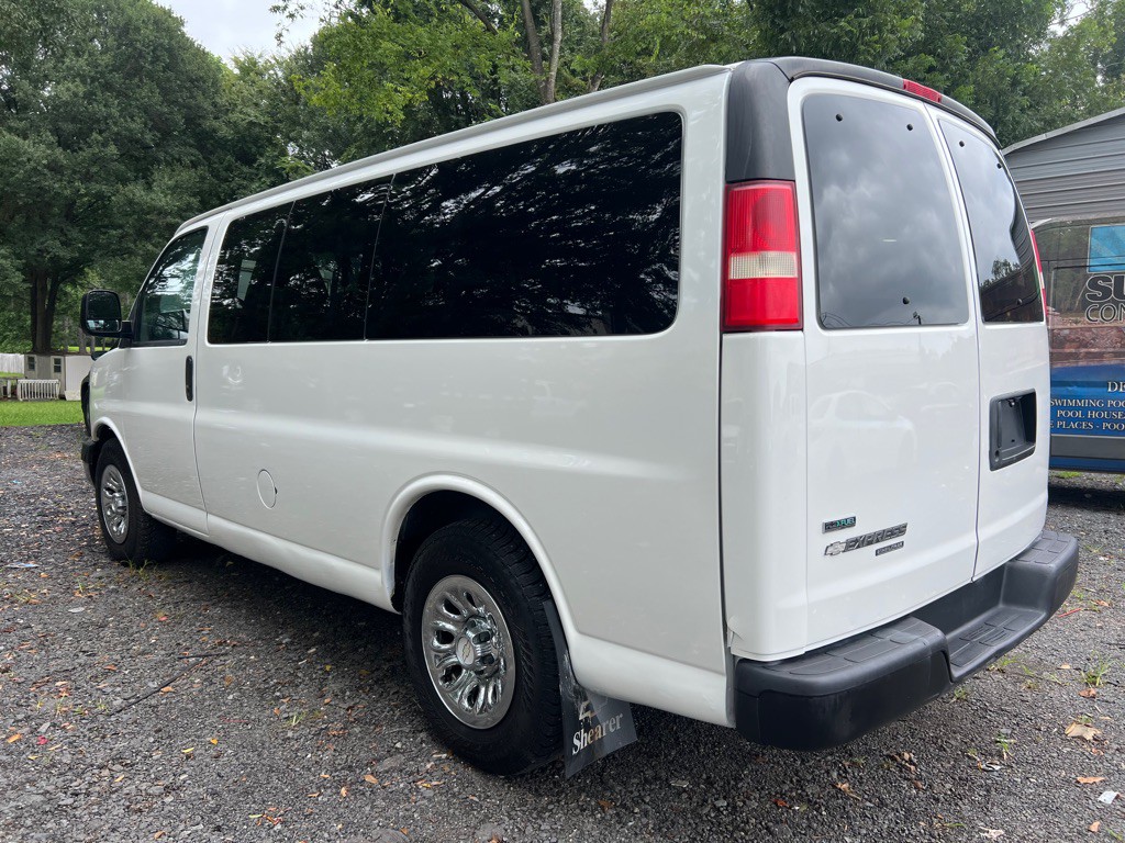 2011 Chevrolet Express Image 5