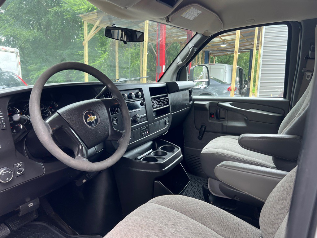 2011 Chevrolet Express Image 7