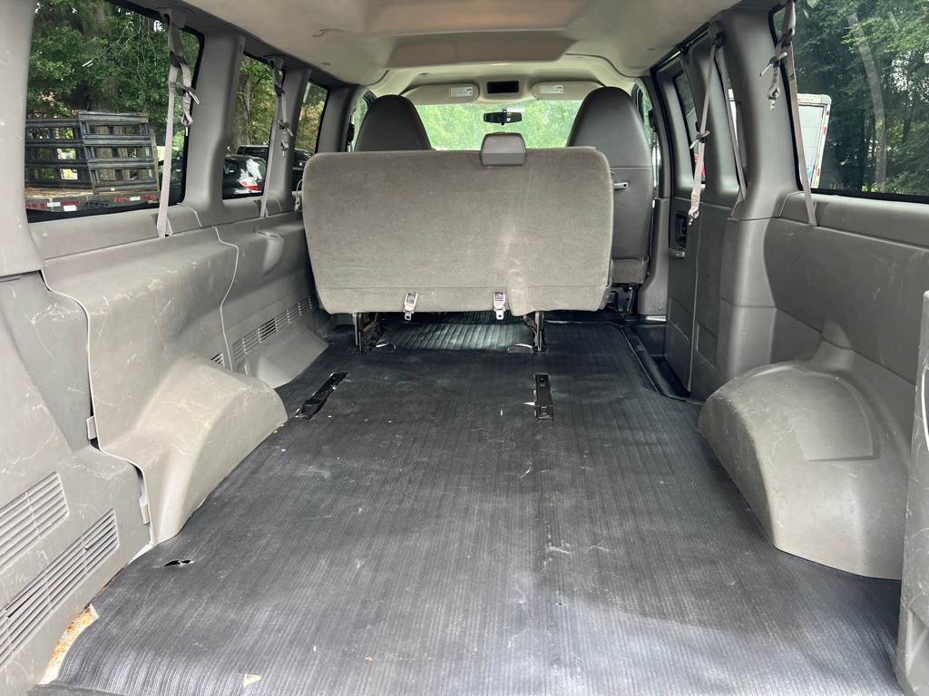 2011 Chevrolet Express Image 8