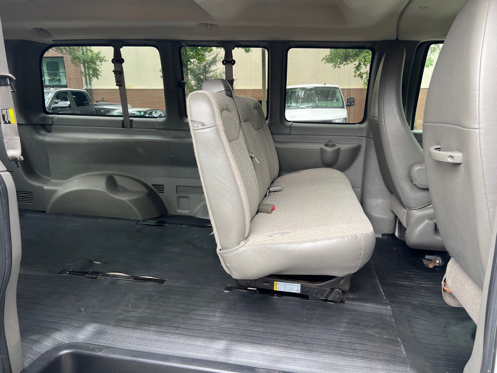 2011 Chevrolet Express Image 9