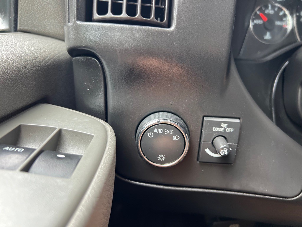 2020 Chevrolet Express Image 15