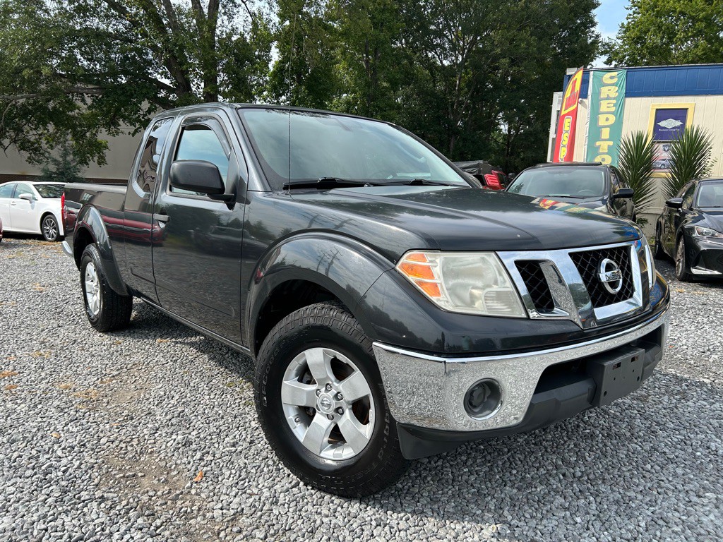 2010 Nissan Frontier Image 1