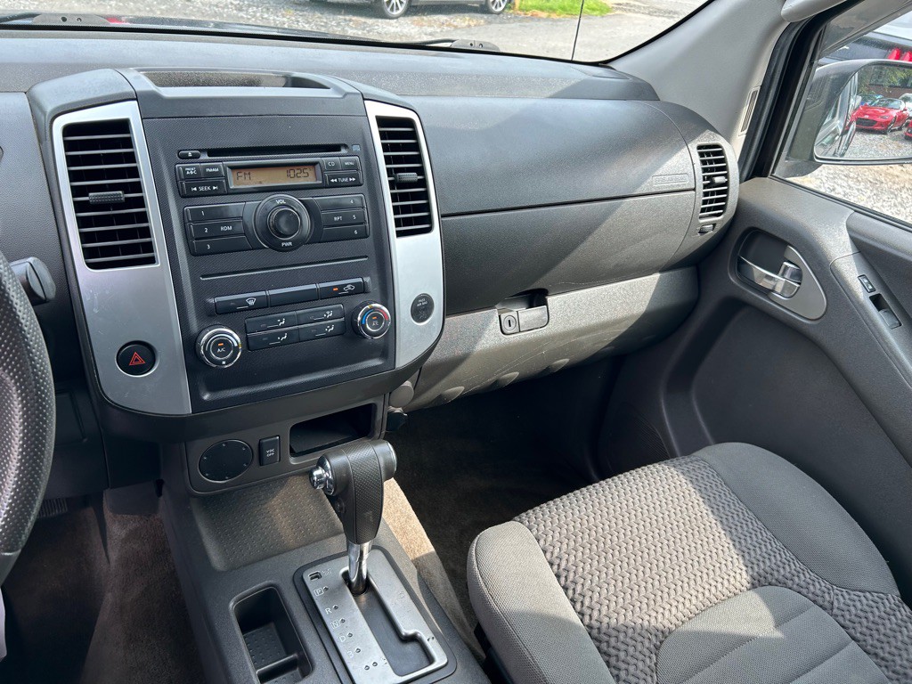 2010 Nissan Frontier Image 9