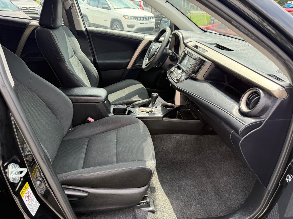 2015 Toyota Rav4 Image 6