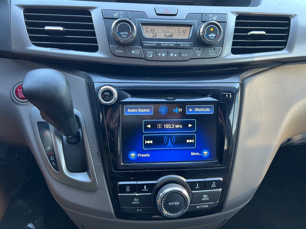 2015 Honda Odyssey Image 17