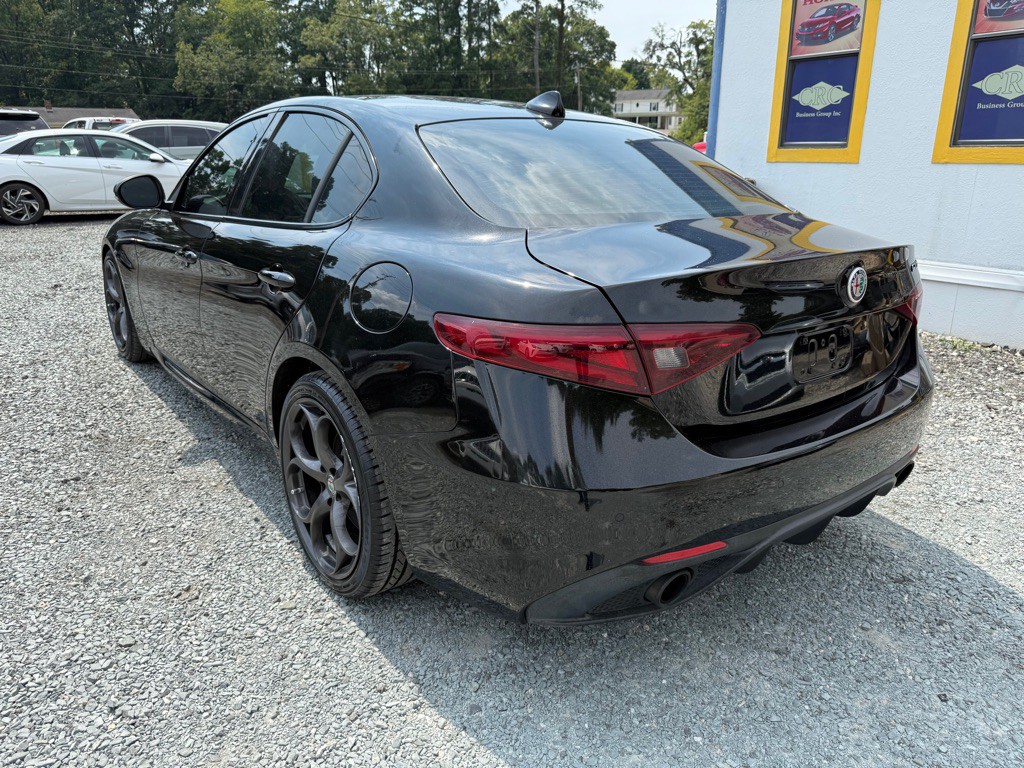 2018 Alfa Romeo Giulia Image 2