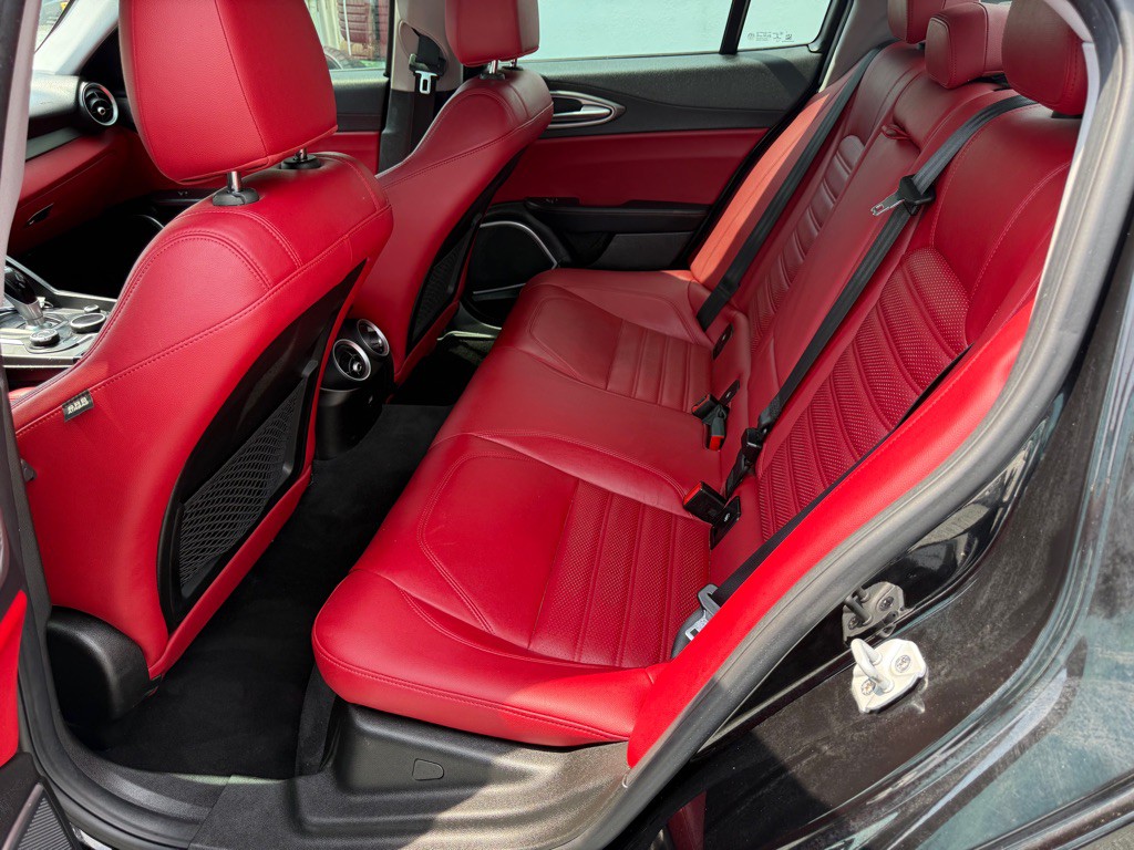 2018 Alfa Romeo Giulia Image 10