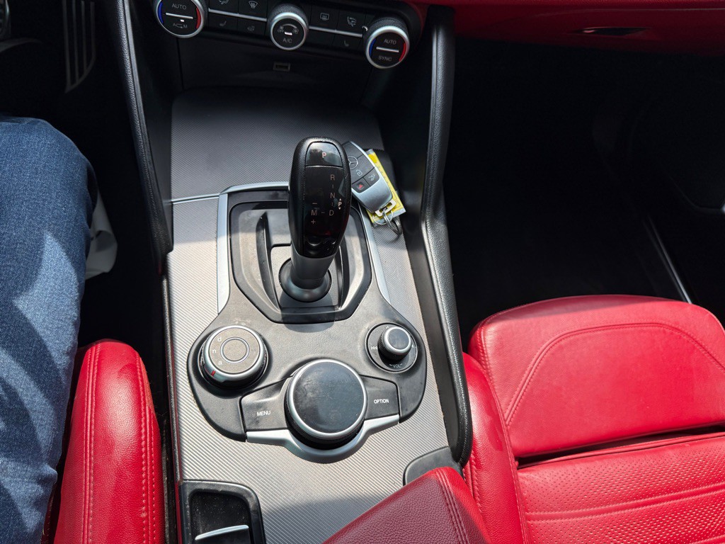 2018 Alfa Romeo Giulia Image 17