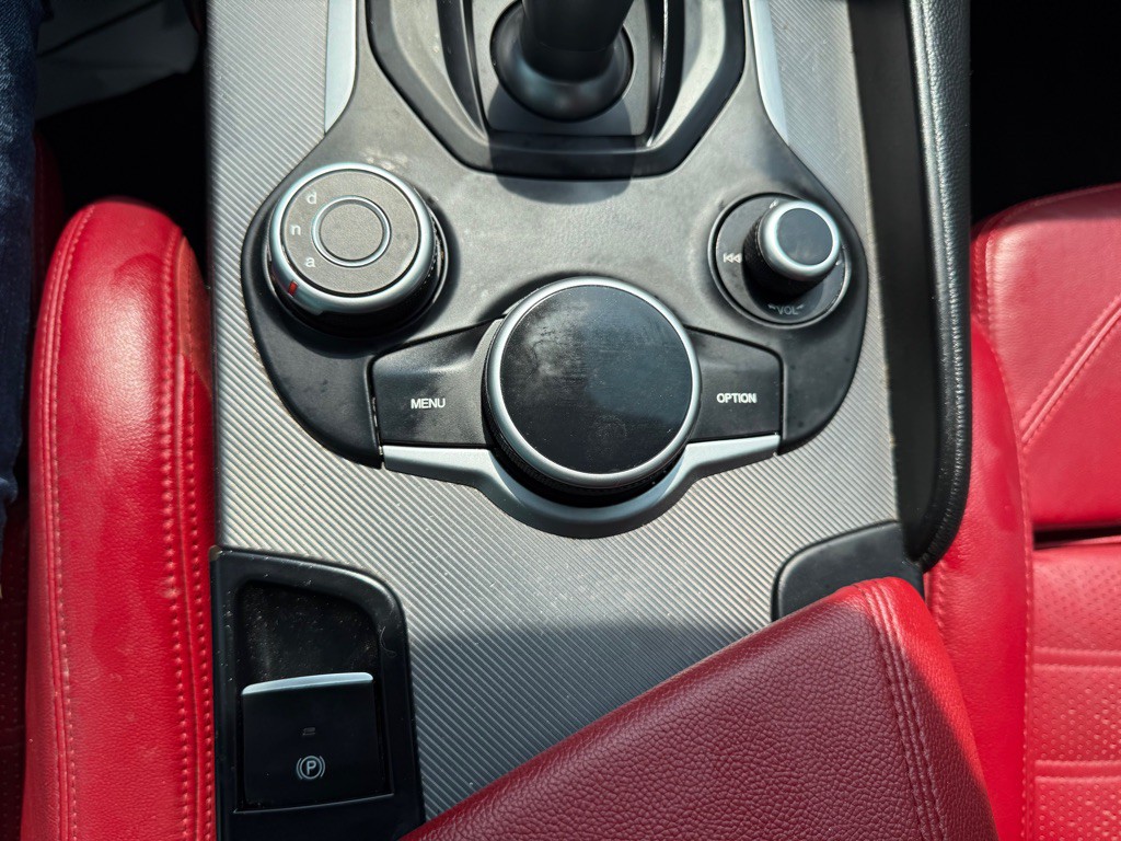 2018 Alfa Romeo Giulia Image 18