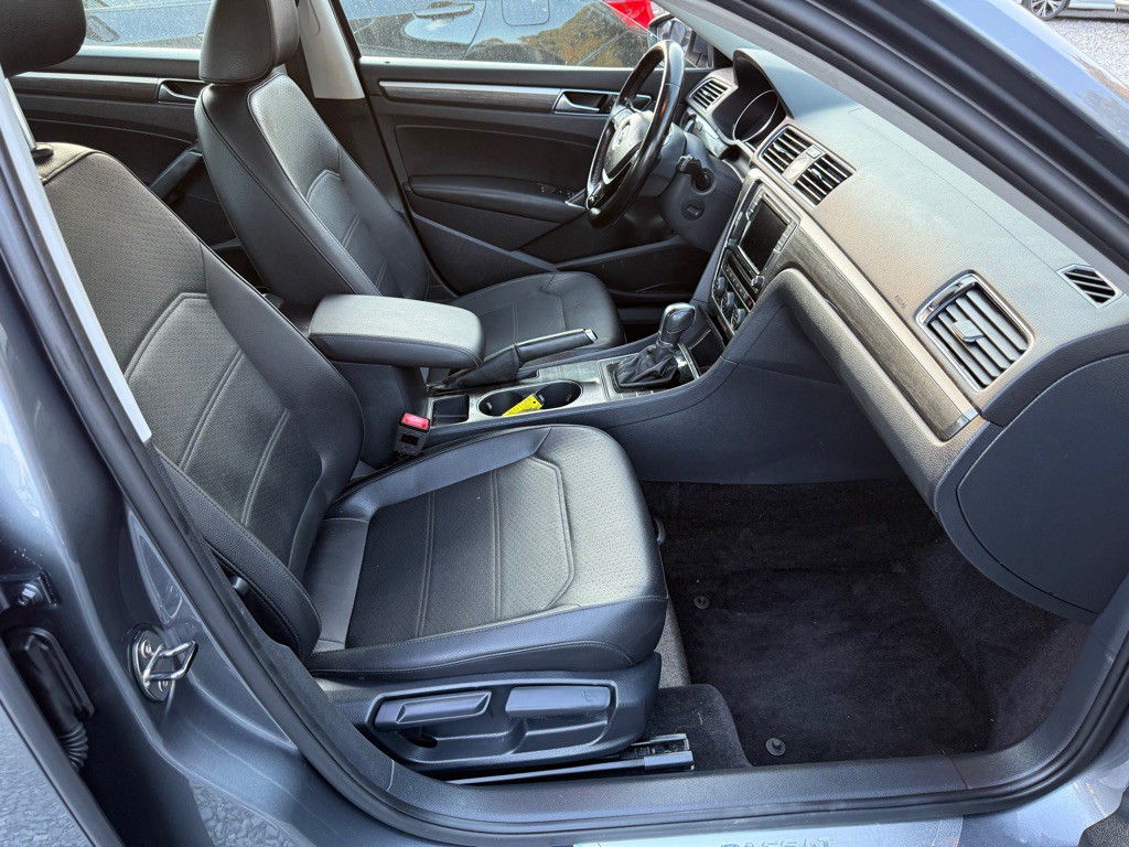2017 Volkswagen Passat Image 5