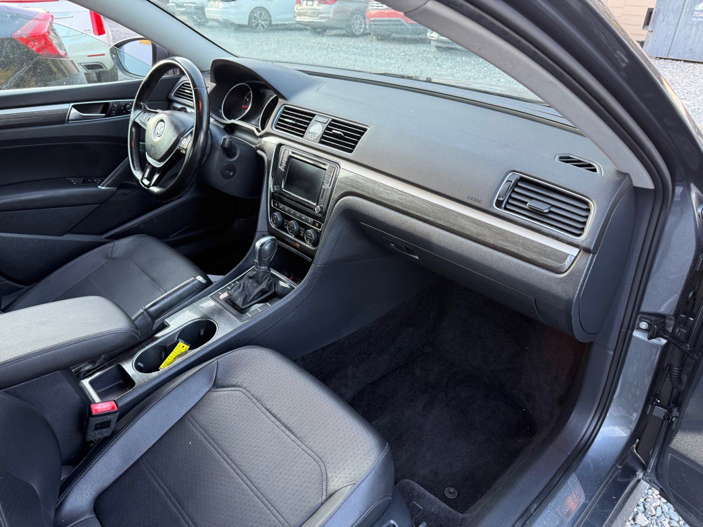 2017 Volkswagen Passat Image 6