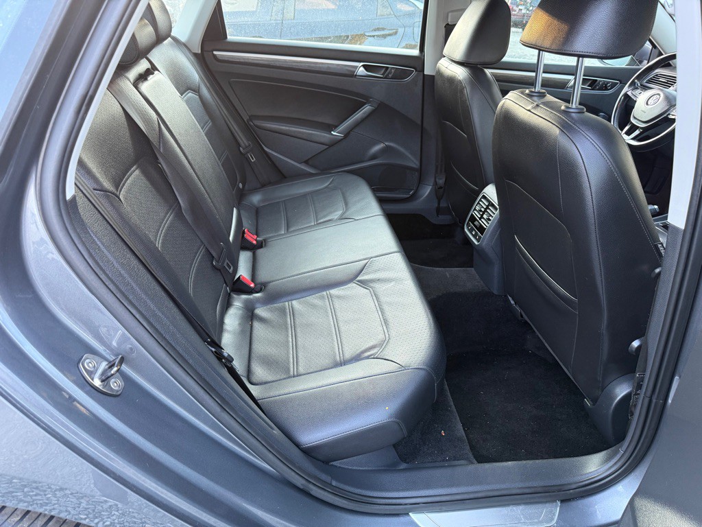 2017 Volkswagen Passat Image 7