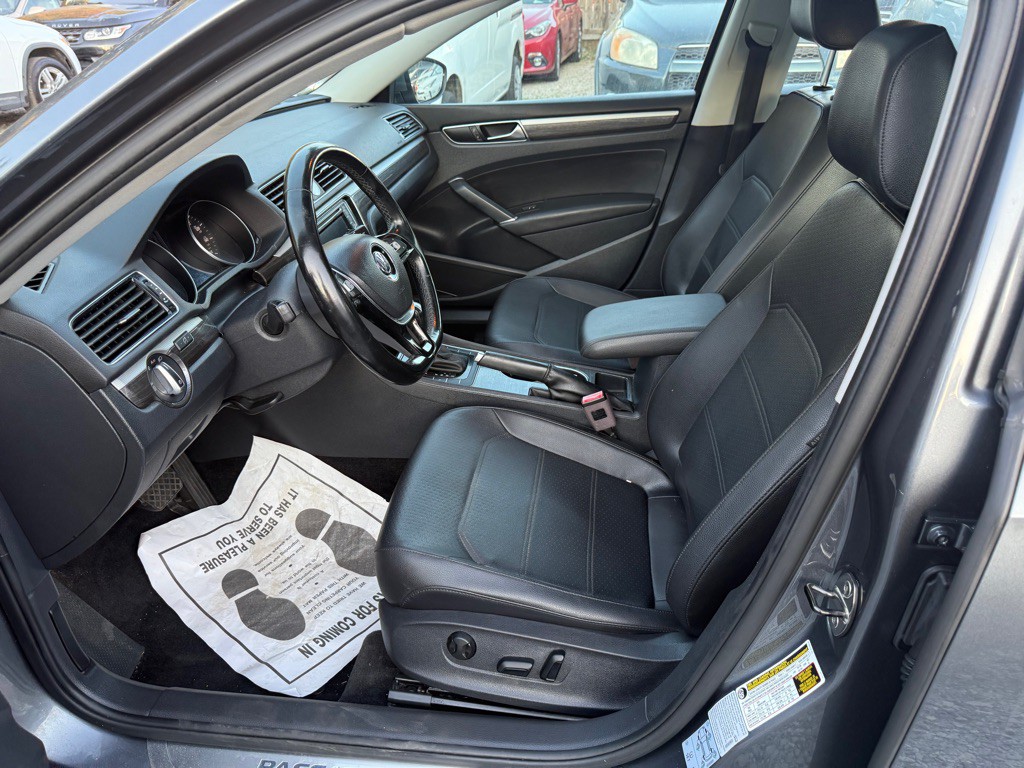 2017 Volkswagen Passat Image 10