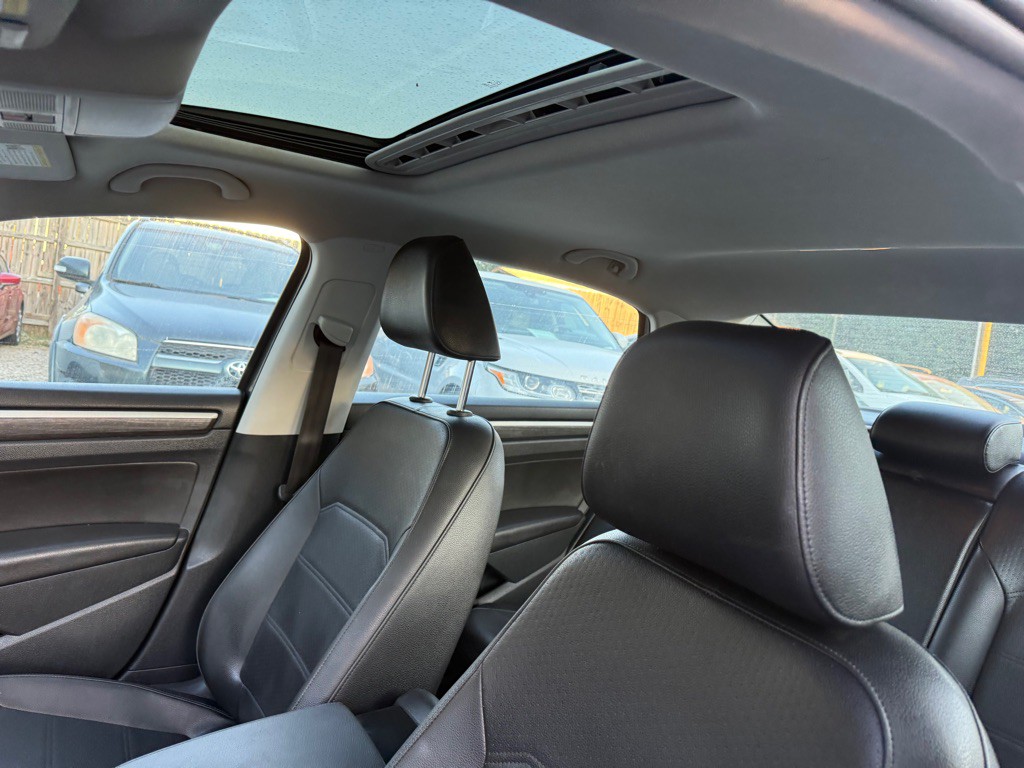 2017 Volkswagen Passat Image 12