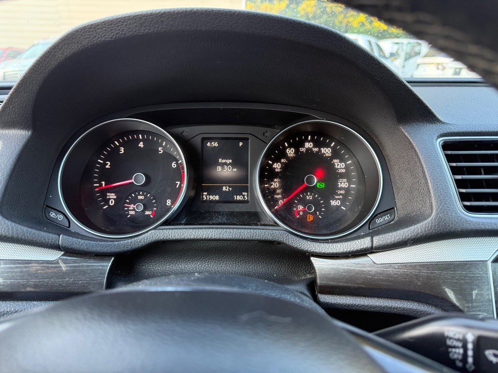 2017 Volkswagen Passat Image 14