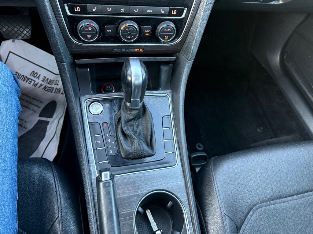 2017 Volkswagen Passat Image 16