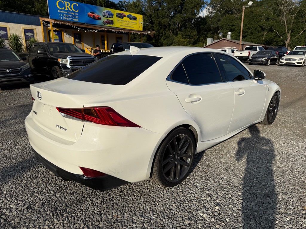 2017 Lexus IS Image 3
