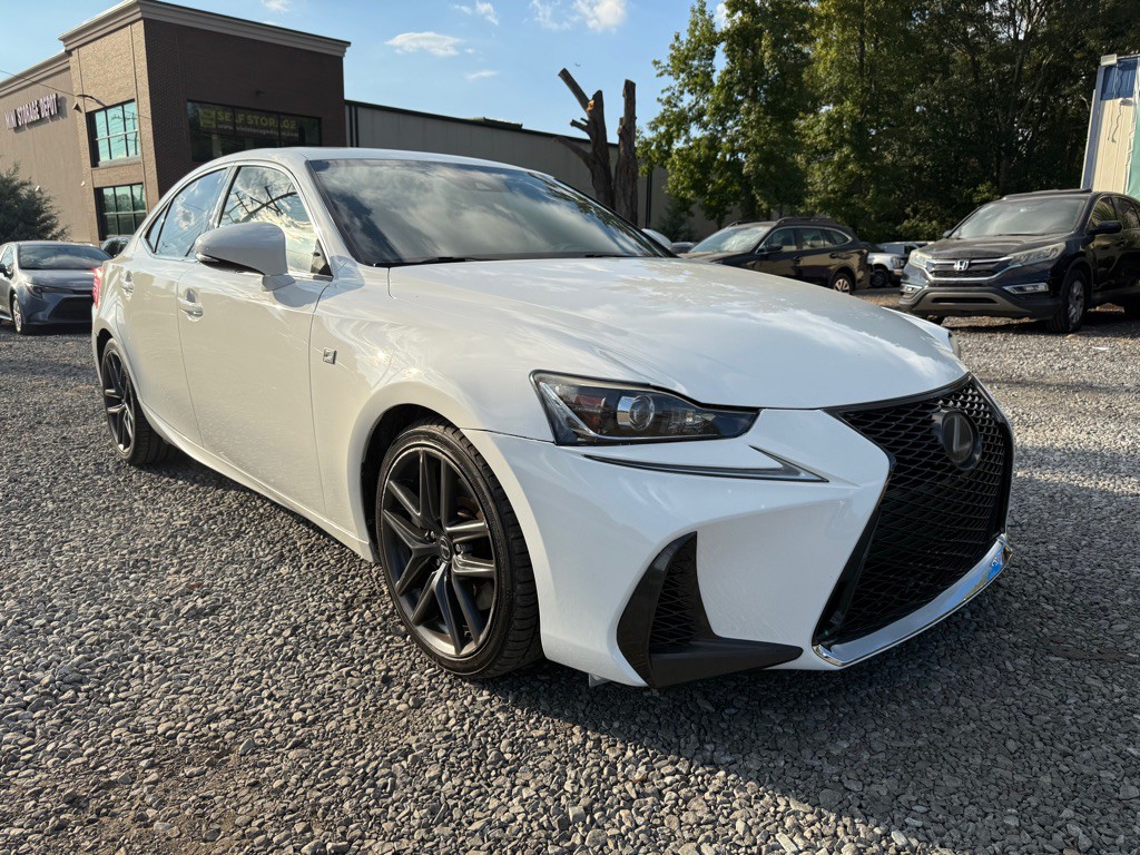 2017 Lexus IS Image 4