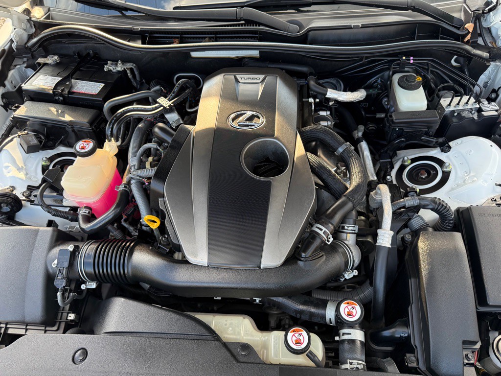 2017 Lexus IS Image 12