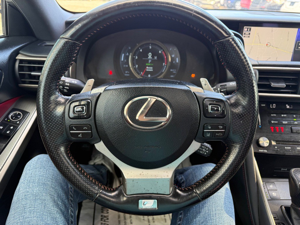 2017 Lexus IS Image 13