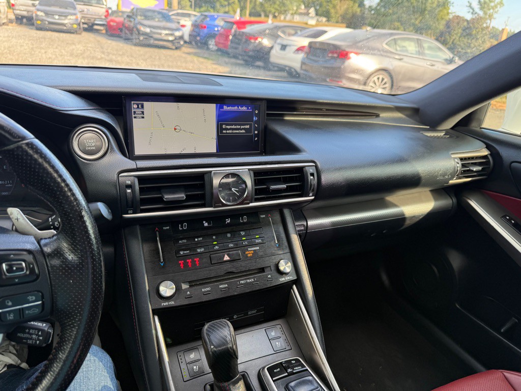 2017 Lexus IS Image 14