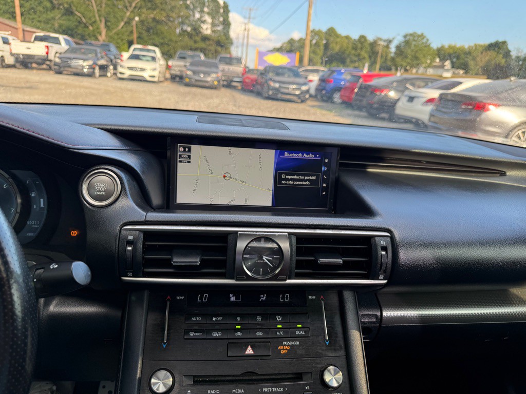 2017 Lexus IS Image 16