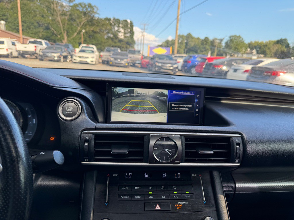 2017 Lexus IS Image 18