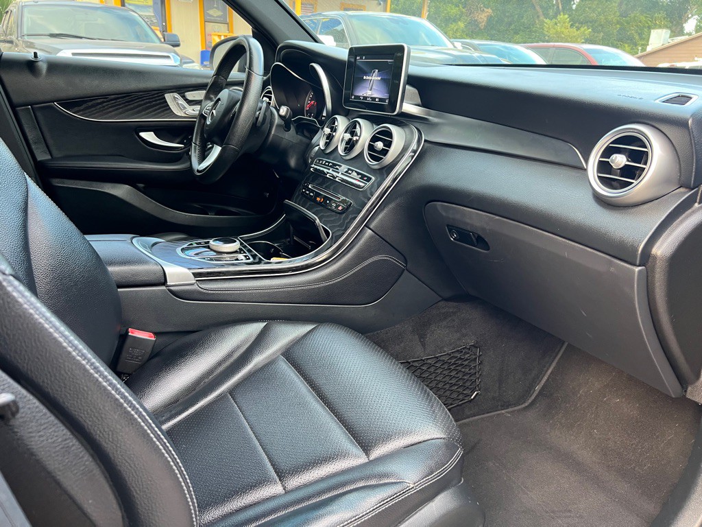 2018 Mercedes-Benz GLC-Class Image 12