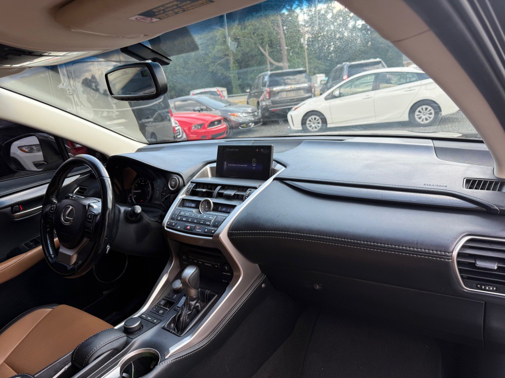 2017 Lexus NX Image 7