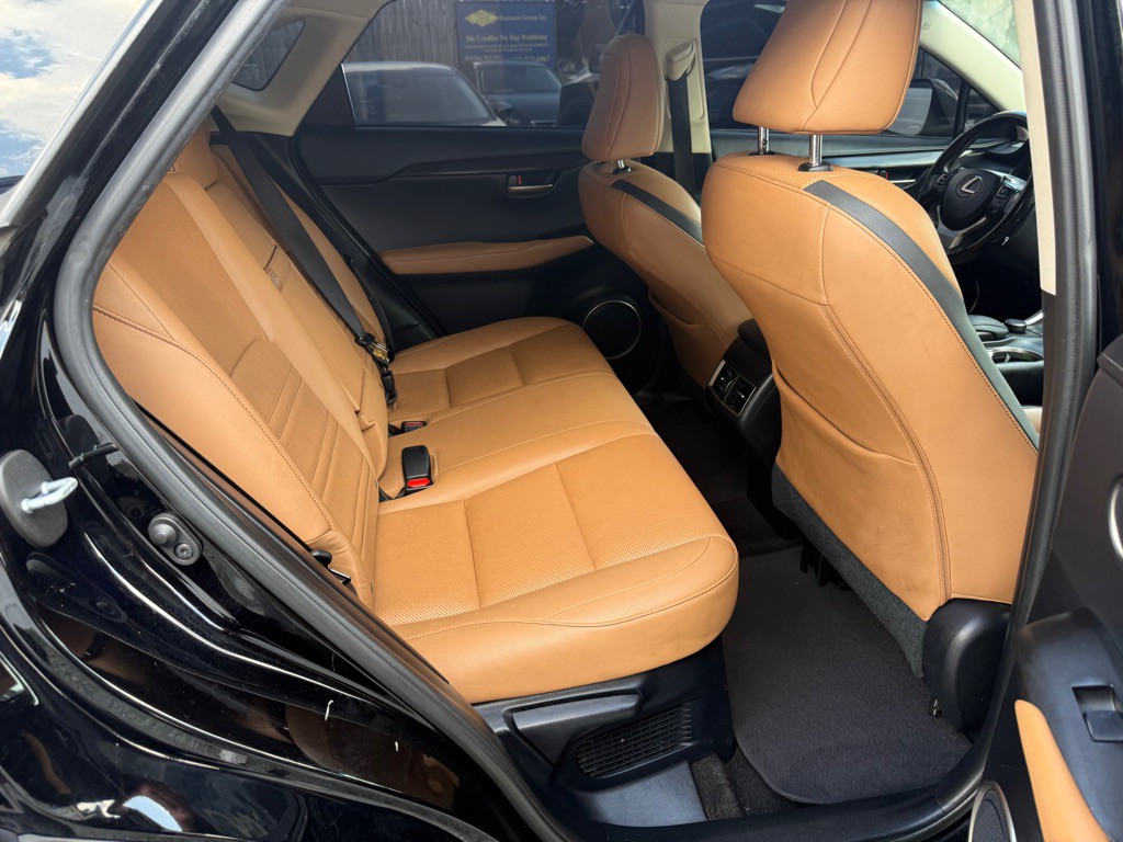 2017 Lexus NX Image 9