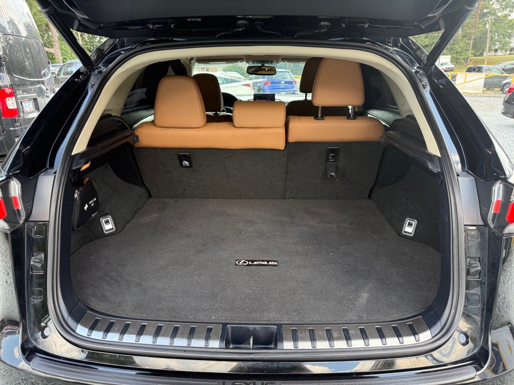 2017 Lexus NX Image 10