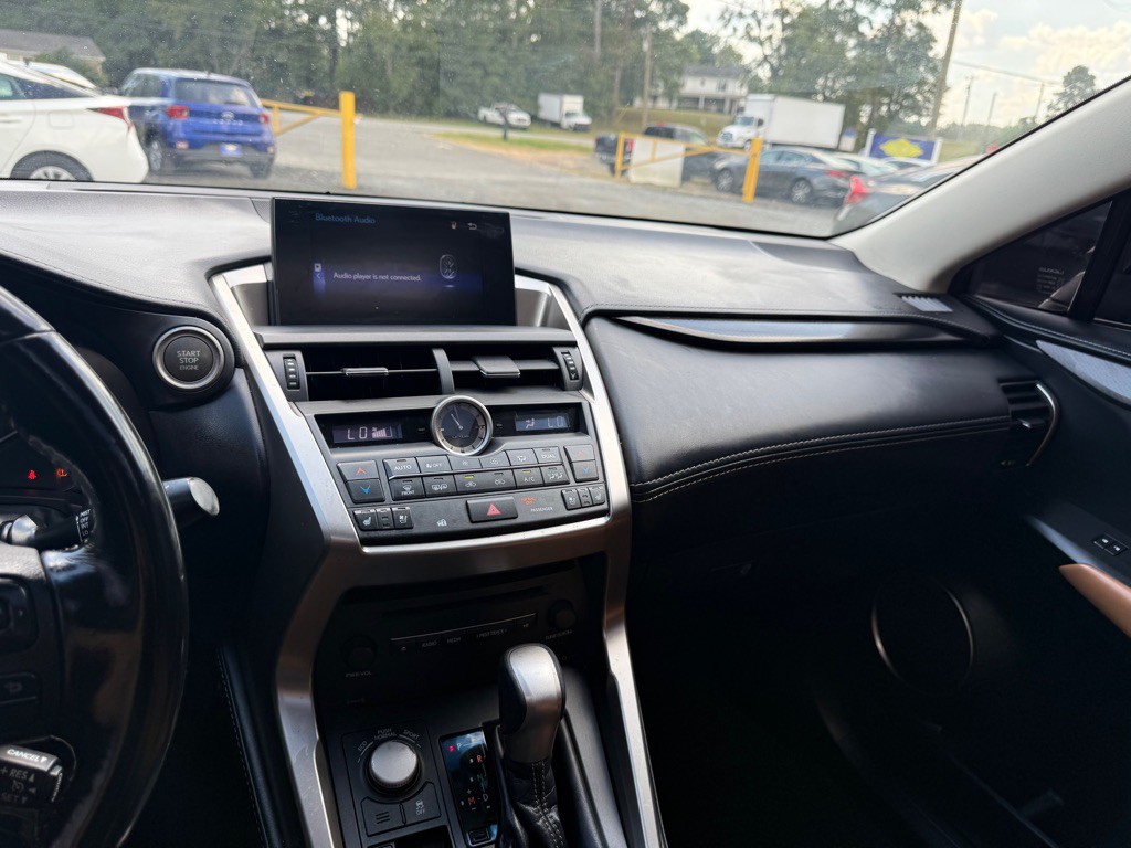 2017 Lexus NX Image 17