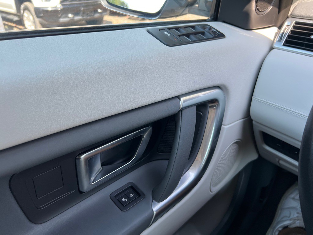 2018 Land Rover Discovery Sport Image 22